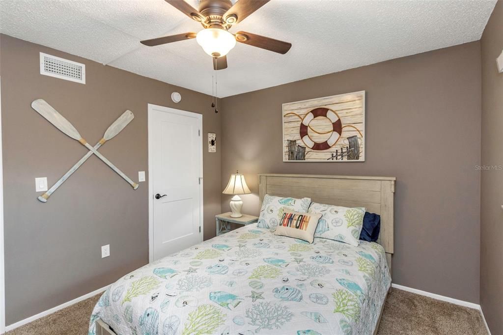 Active With Contract: $1,800 (2 beds, 2 baths, 927 Square Feet)