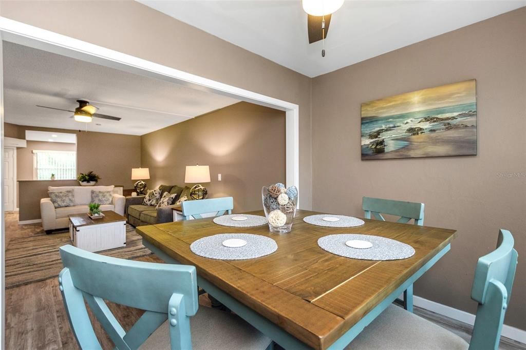 Active With Contract: $1,800 (2 beds, 2 baths, 927 Square Feet)