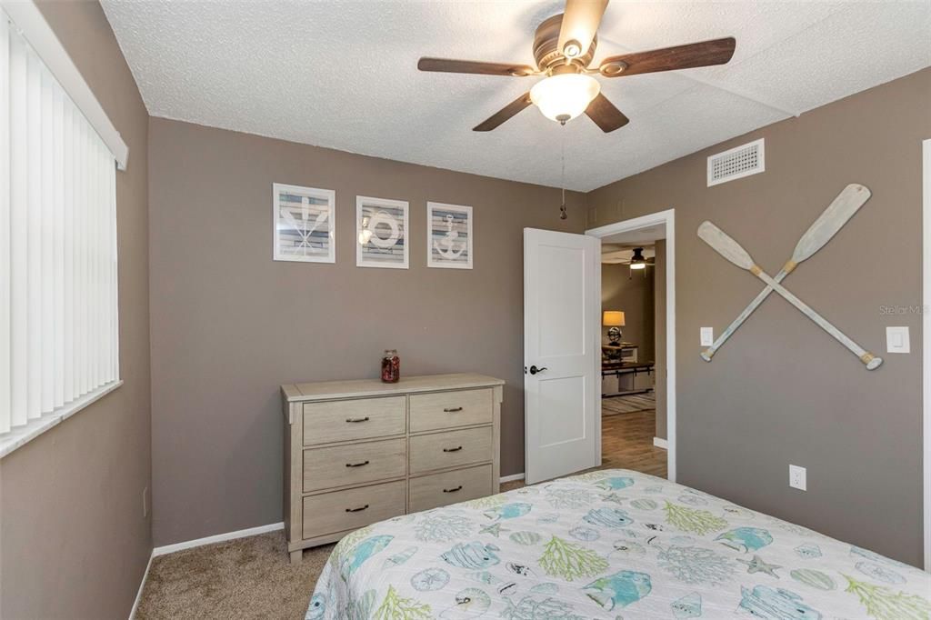 Active With Contract: $1,800 (2 beds, 2 baths, 927 Square Feet)