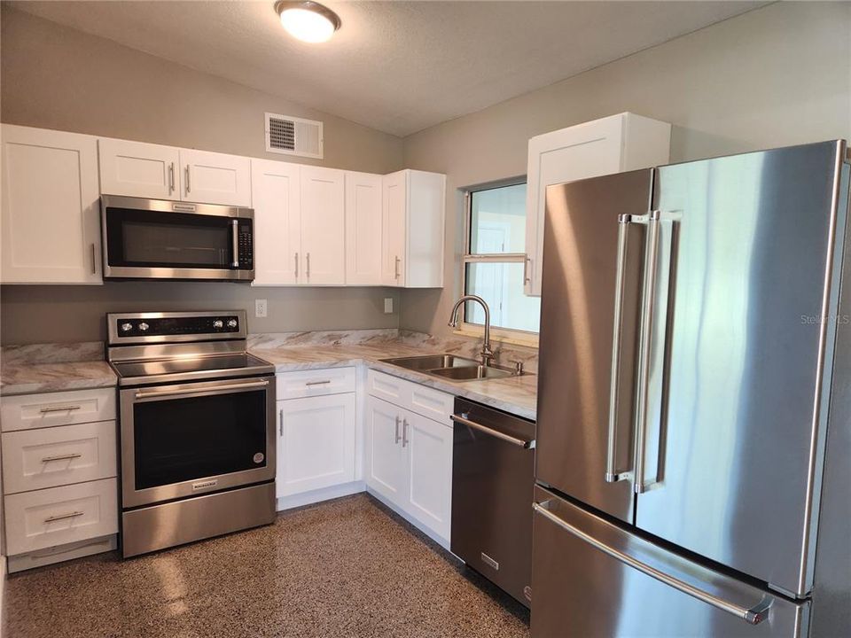 Active With Contract: $1,750 (3 beds, 1 baths, 1335 Square Feet)