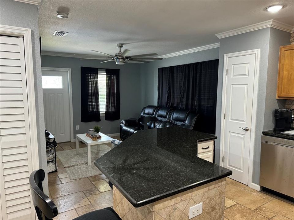 For Sale: $254,900 (3 beds, 1 baths, 840 Square Feet)