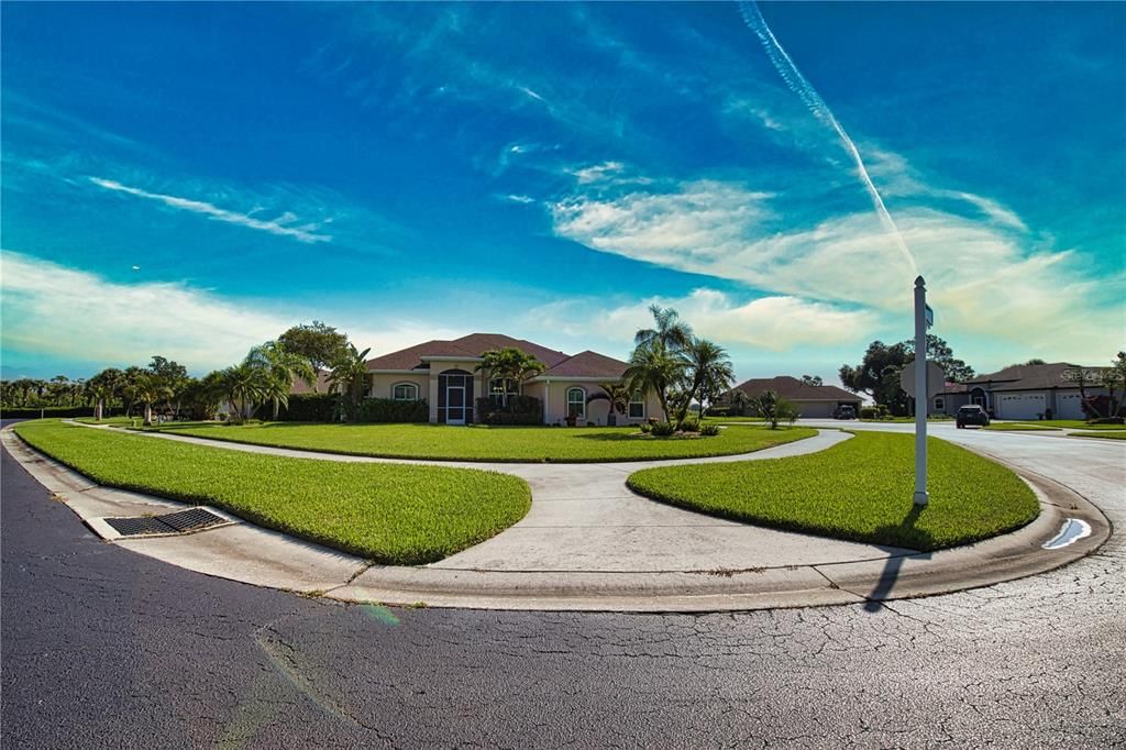 For Sale: $559,000 (3 beds, 2 baths, 1919 Square Feet)