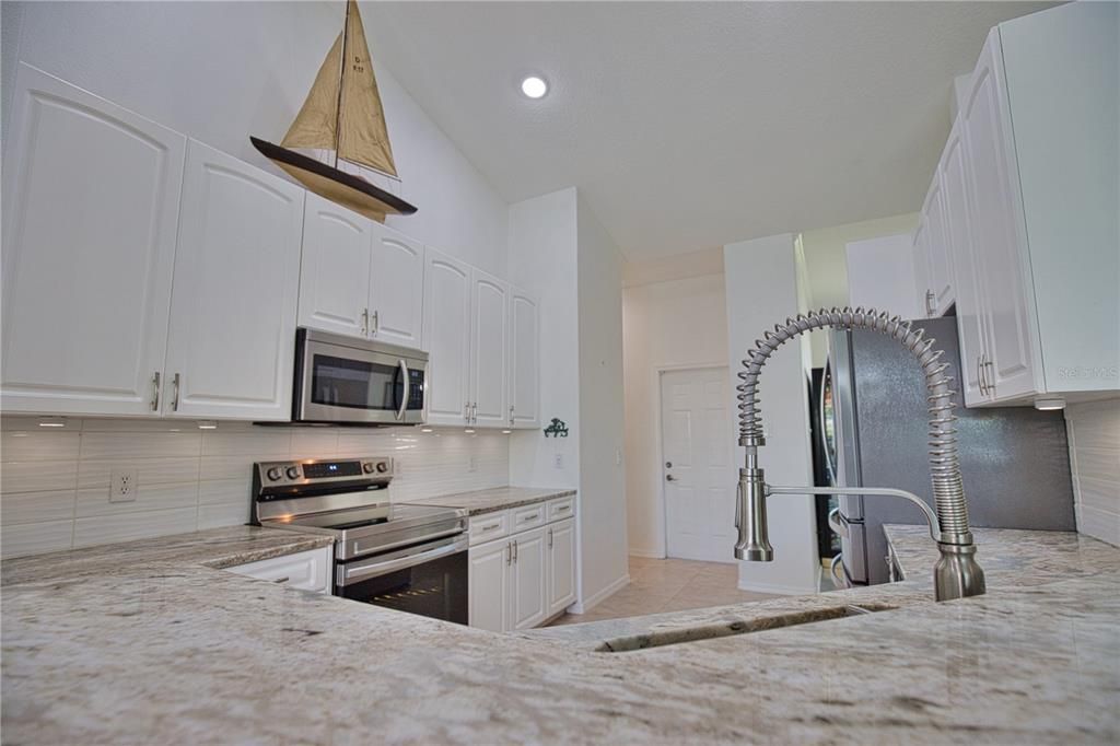 For Sale: $559,000 (3 beds, 2 baths, 1919 Square Feet)