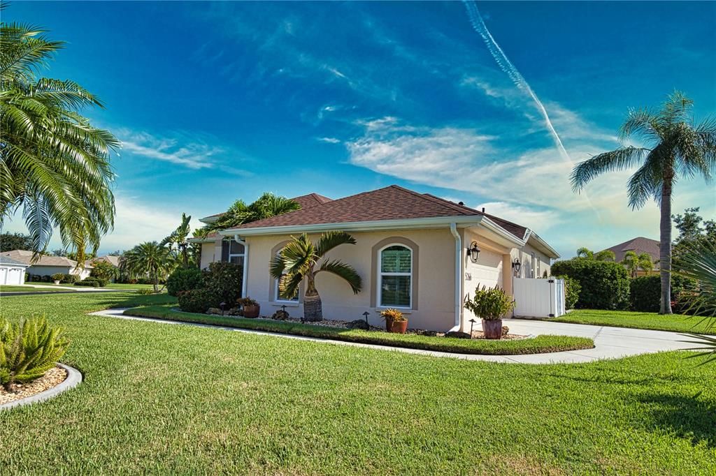 For Sale: $559,000 (3 beds, 2 baths, 1919 Square Feet)