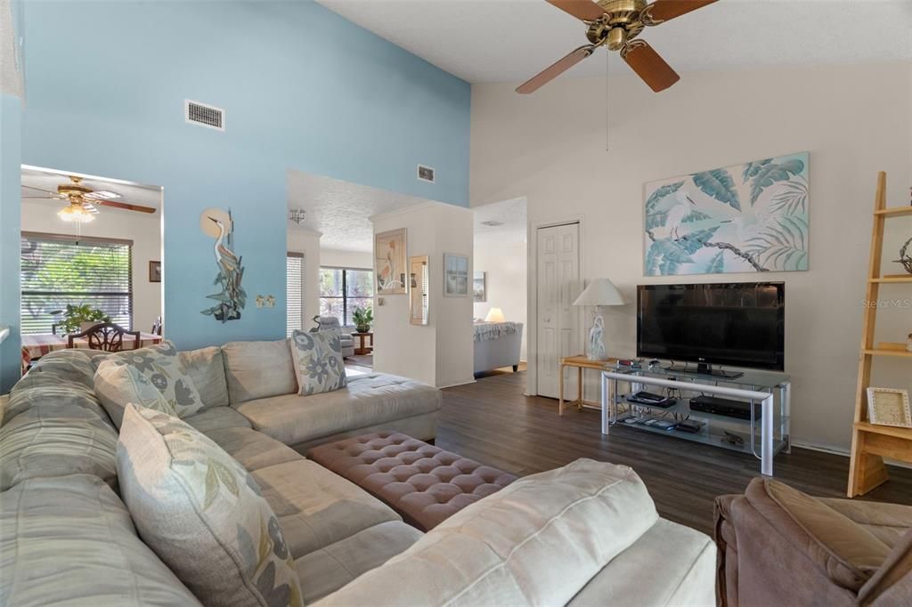 Active With Contract: $515,000 (4 beds, 2 baths, 2091 Square Feet)