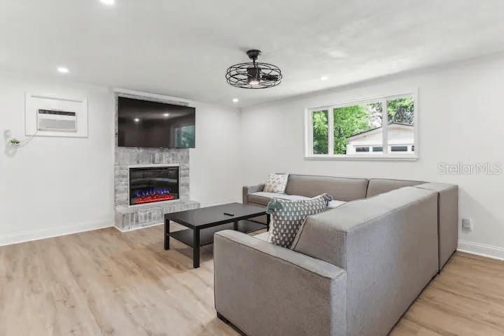 For Sale: $389,900 (3 beds, 2 baths, 1312 Square Feet)