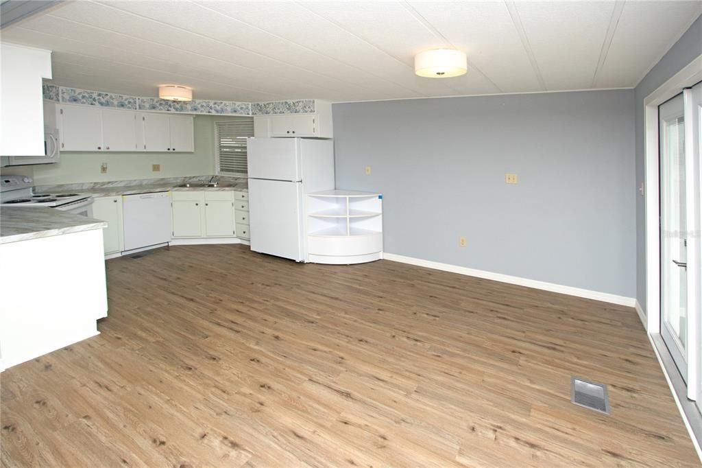 For Sale: $220,000 (2 beds, 2 baths, 1376 Square Feet)