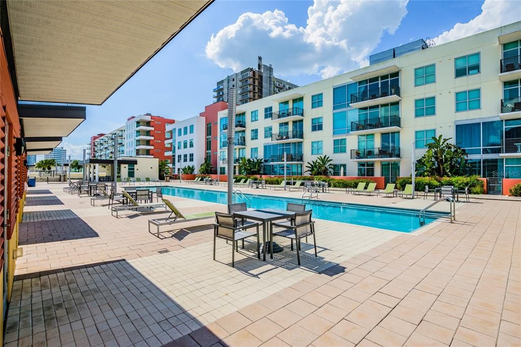 Active With Contract: $2,699 (2 beds, 1 baths, 1050 Square Feet)