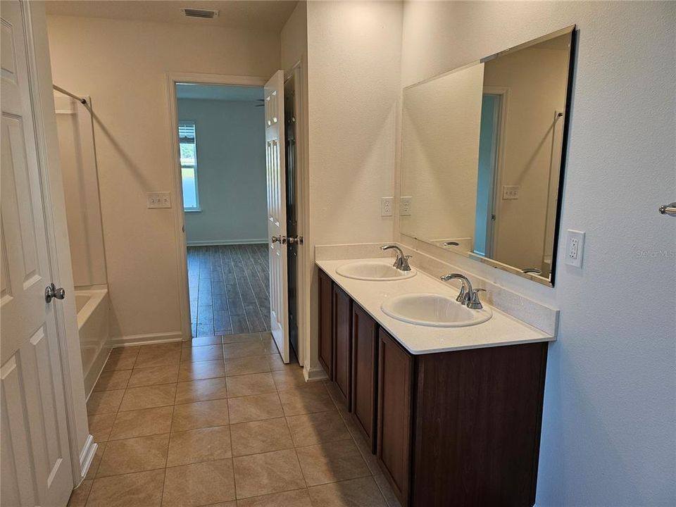 Active With Contract: $2,000 (3 beds, 2 baths, 1560 Square Feet)