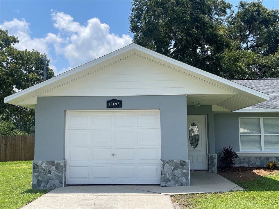 Active With Contract: $249,900 (3 beds, 2 baths, 1248 Square Feet)