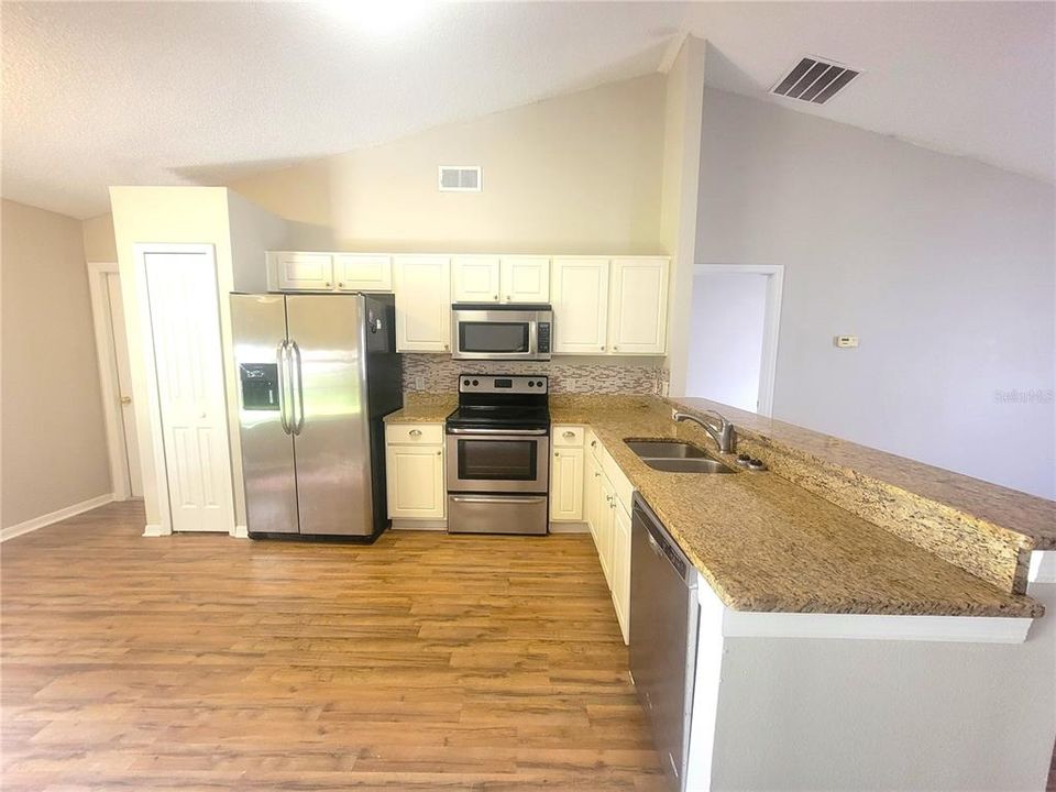 For Rent: $1,800 (2 beds, 2 baths, 1047 Square Feet)