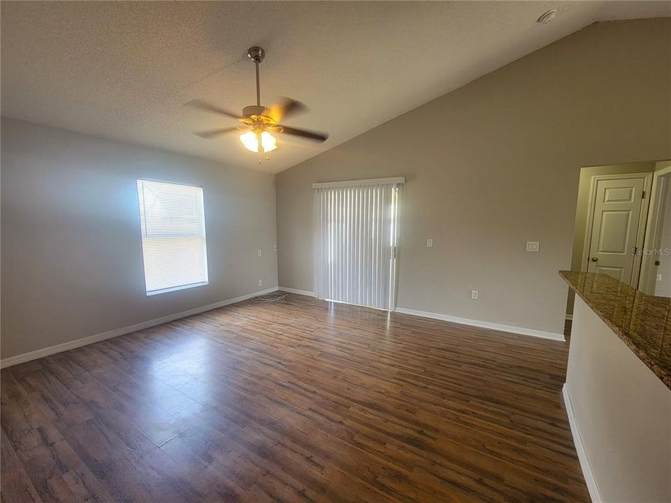 For Rent: $1,800 (2 beds, 2 baths, 1047 Square Feet)