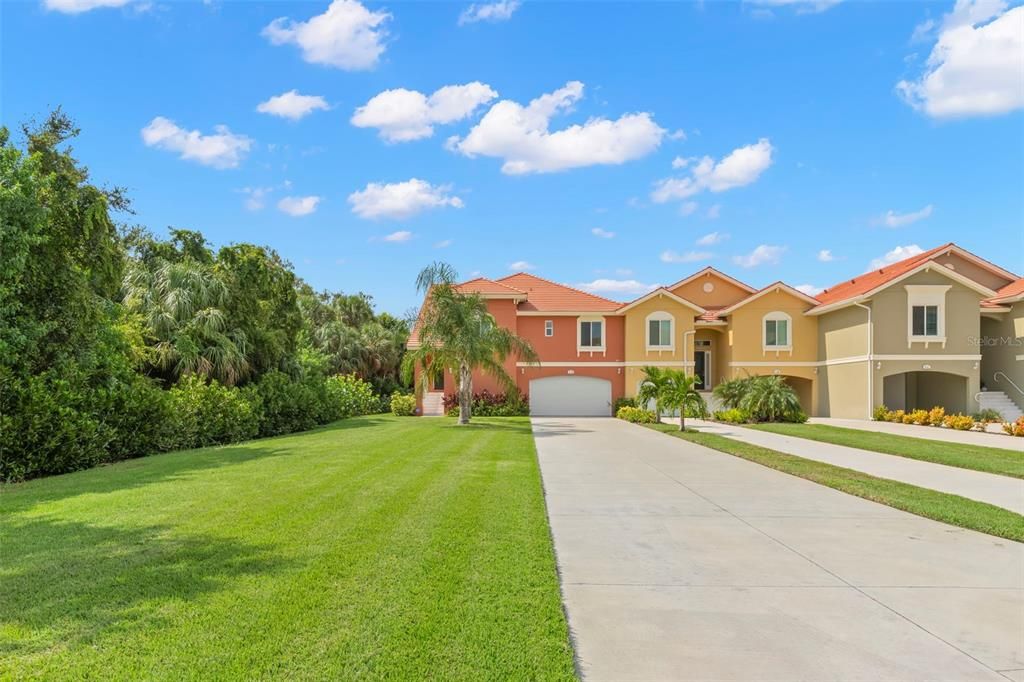 Active With Contract: $2,100,000 (3 beds, 2 baths, 2614 Square Feet)