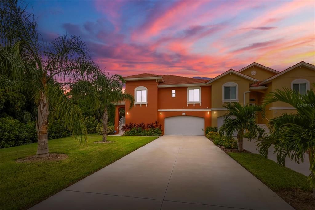 Active With Contract: $2,100,000 (3 beds, 2 baths, 2614 Square Feet)