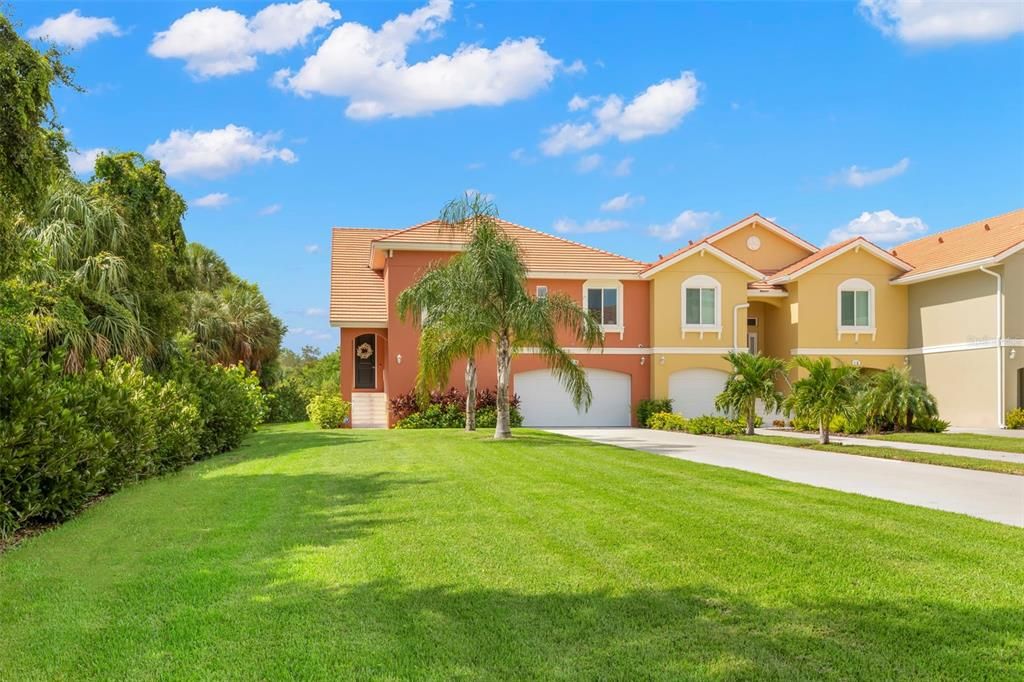 Active With Contract: $2,100,000 (3 beds, 2 baths, 2614 Square Feet)