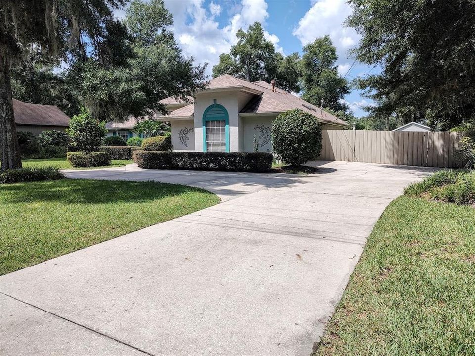 For Sale: $425,000 (3 beds, 2 baths, 2192 Square Feet)