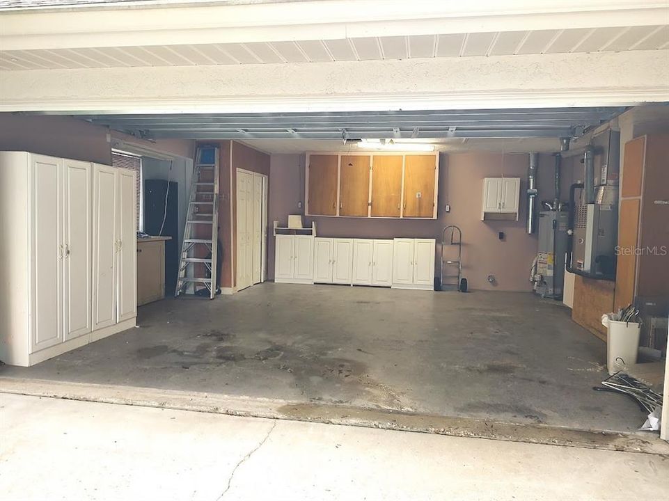 2 CAR GARAGE