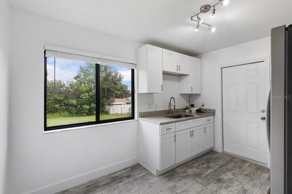 Active With Contract: $199,990 (3 beds, 2 baths, 888 Square Feet)