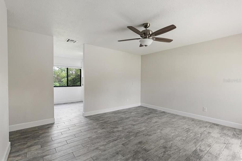 Active With Contract: $199,990 (3 beds, 2 baths, 888 Square Feet)