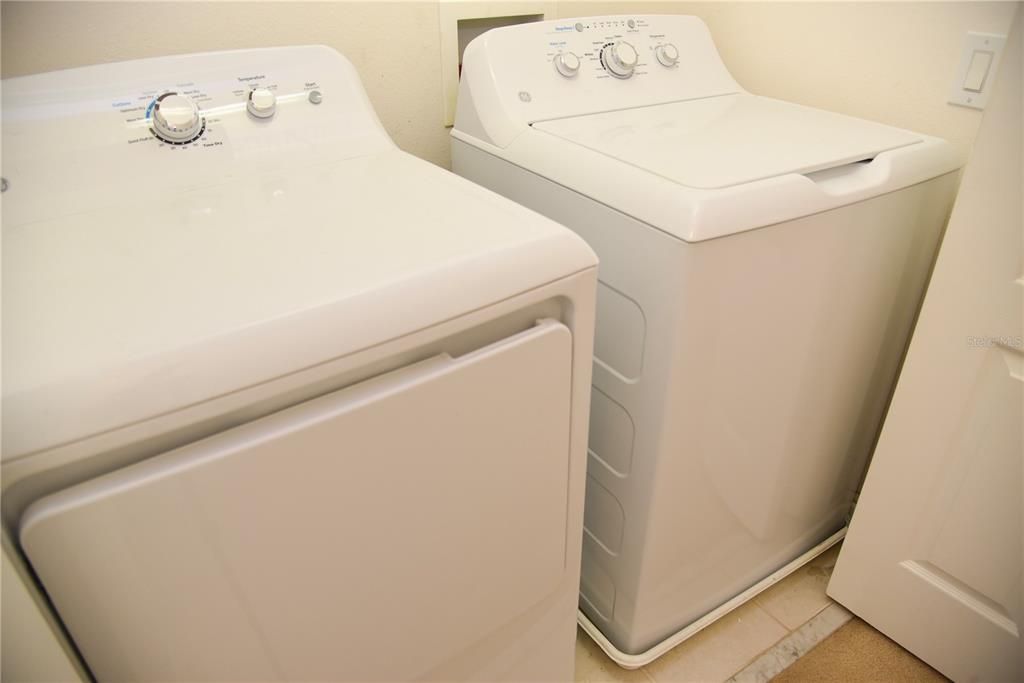 washer/dryer 2nd floor