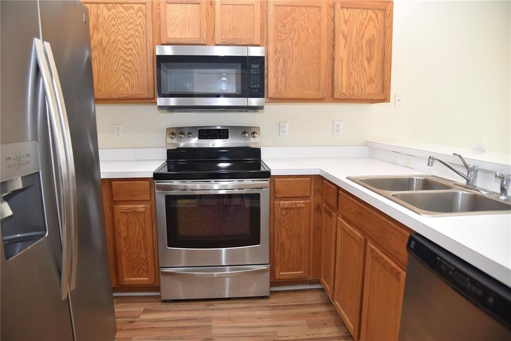 For Sale: $230,990 (2 beds, 2 baths, 1360 Square Feet)