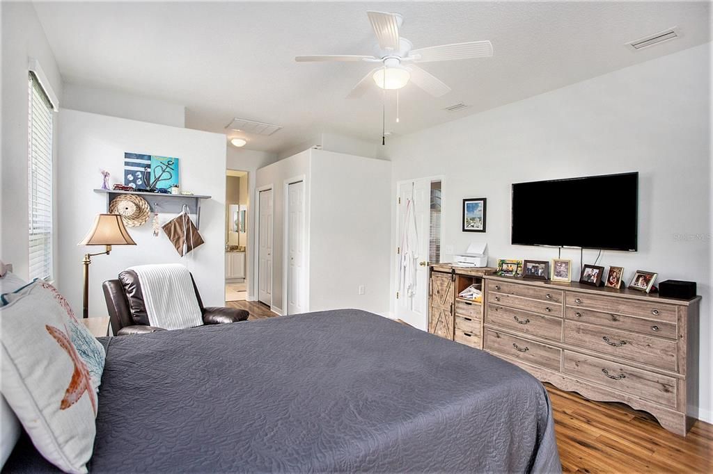 Active With Contract: $430,000 (3 beds, 2 baths, 1835 Square Feet)