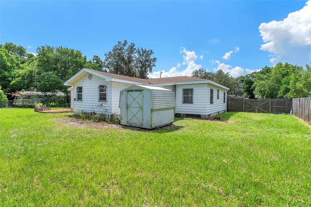 Active With Contract: $250,000 (3 beds, 2 baths, 1556 Square Feet)