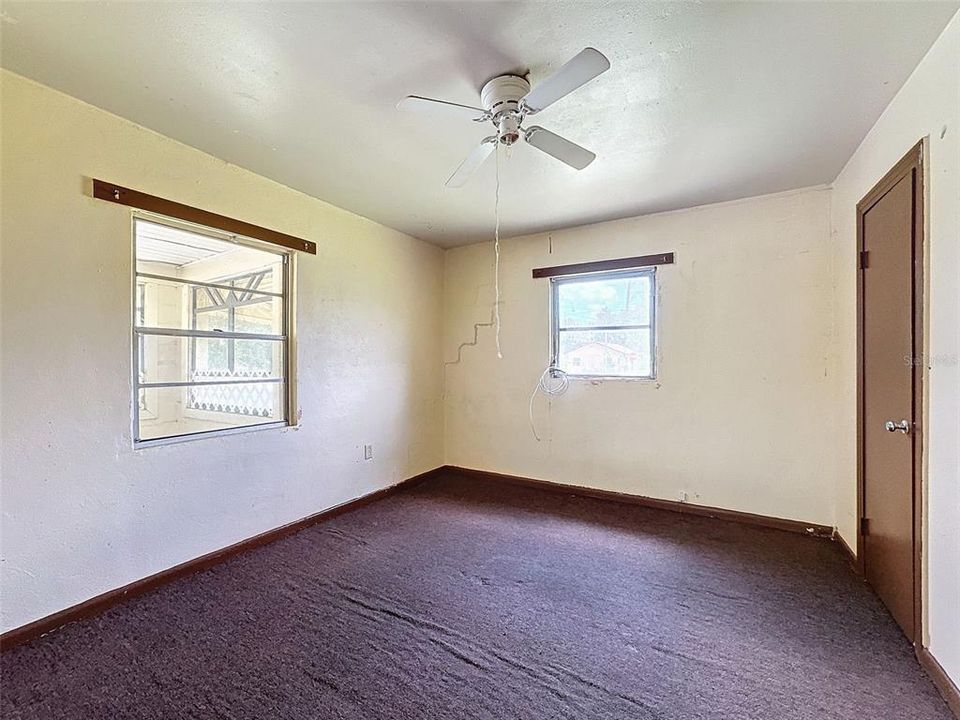 Active With Contract: $125,000 (2 beds, 1 baths, 832 Square Feet)