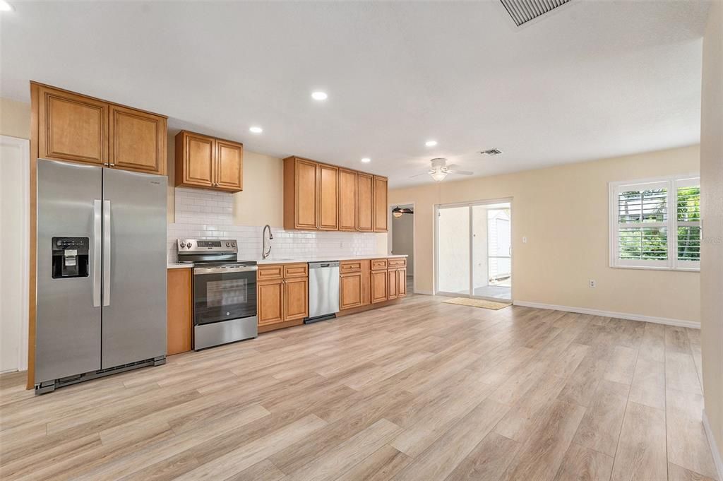 Active With Contract: $425,000 (3 beds, 2 baths, 1240 Square Feet)