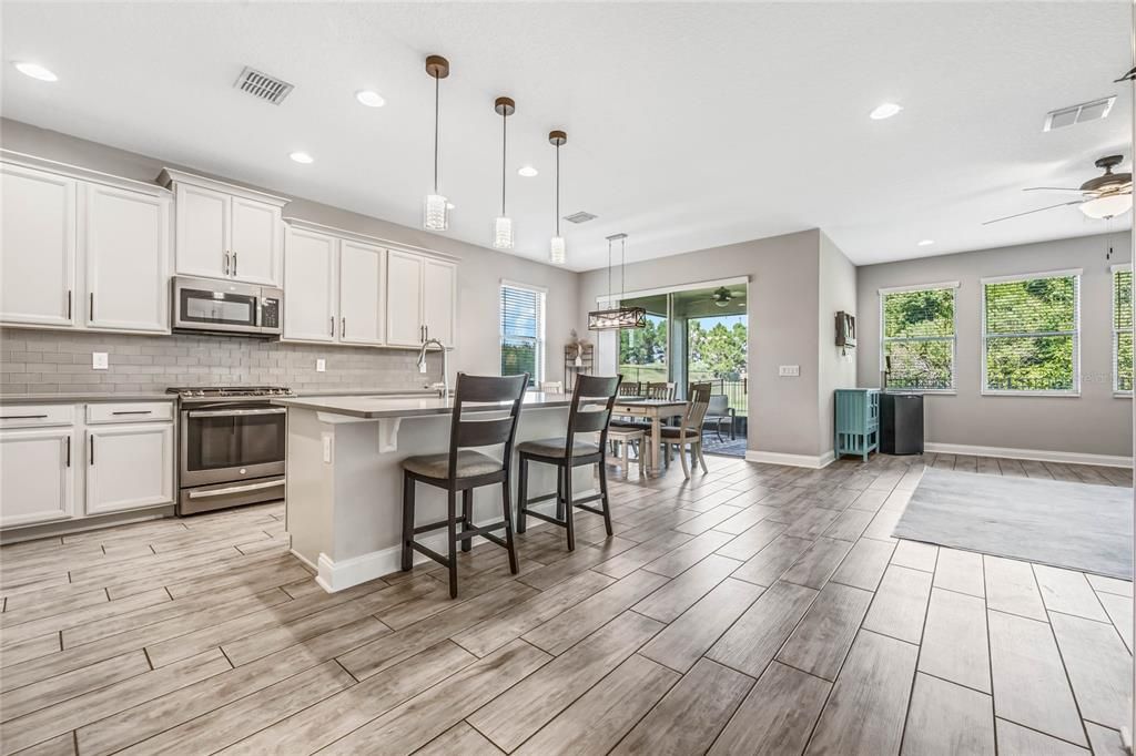 Active With Contract: $499,999 (4 beds, 3 baths, 2211 Square Feet)