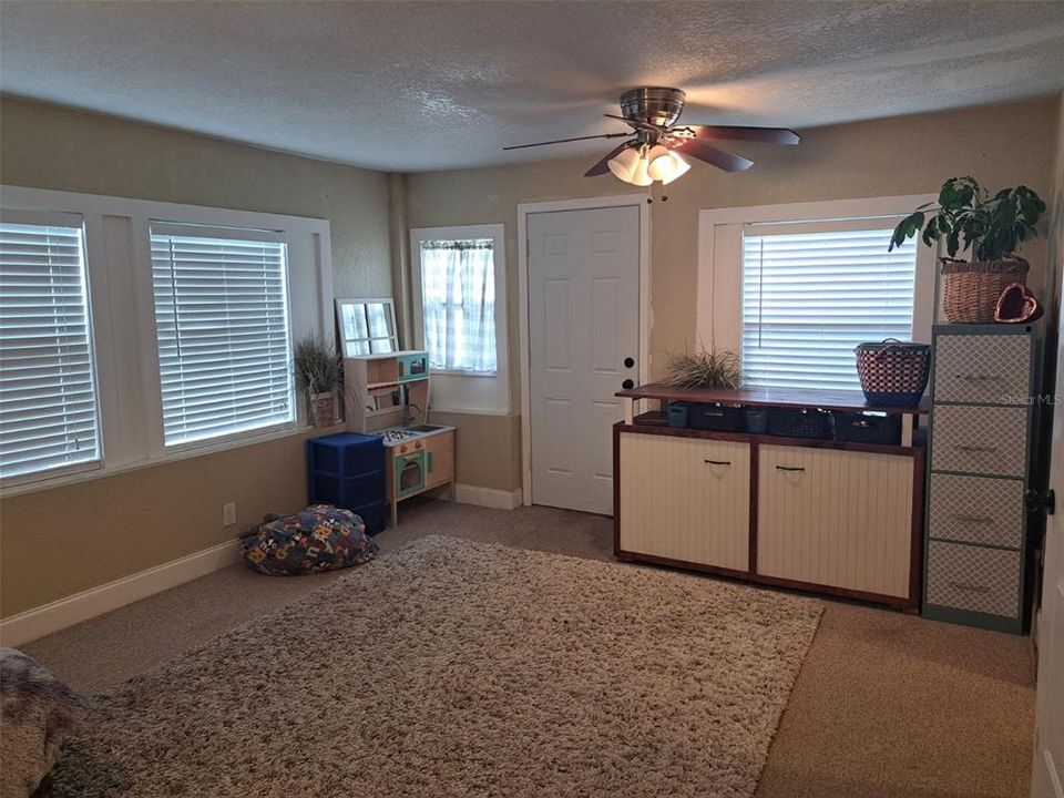 For Sale: $335,500 (3 beds, 2 baths, 1796 Square Feet)