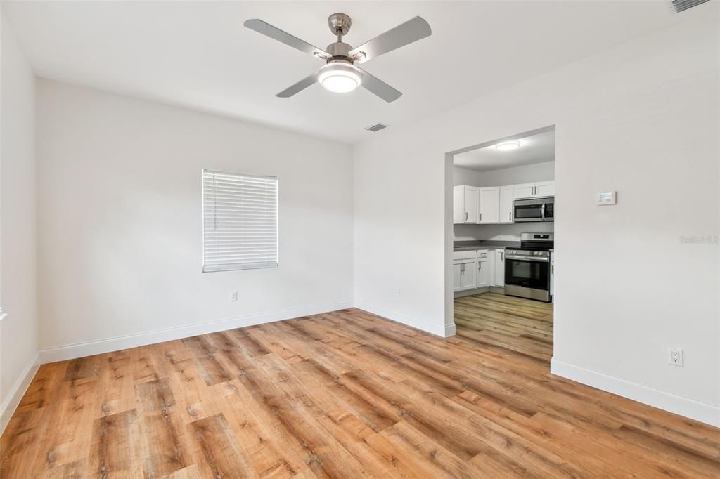 Active With Contract: $275,000 (2 beds, 1 baths, 772 Square Feet)