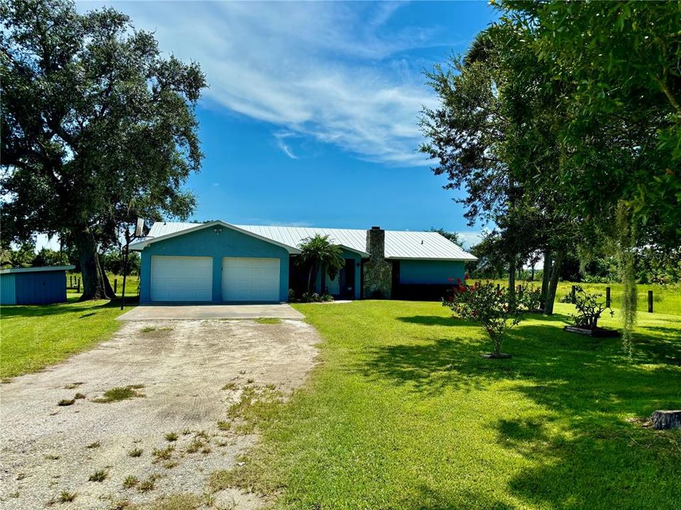 For Sale: $550,000 (3 beds, 2 baths, 1990 Square Feet)