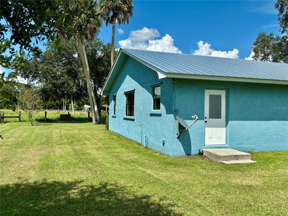 For Sale: $550,000 (3 beds, 2 baths, 1990 Square Feet)