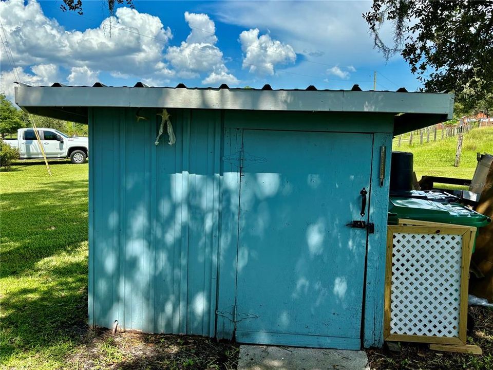 For Sale: $550,000 (3 beds, 2 baths, 1990 Square Feet)