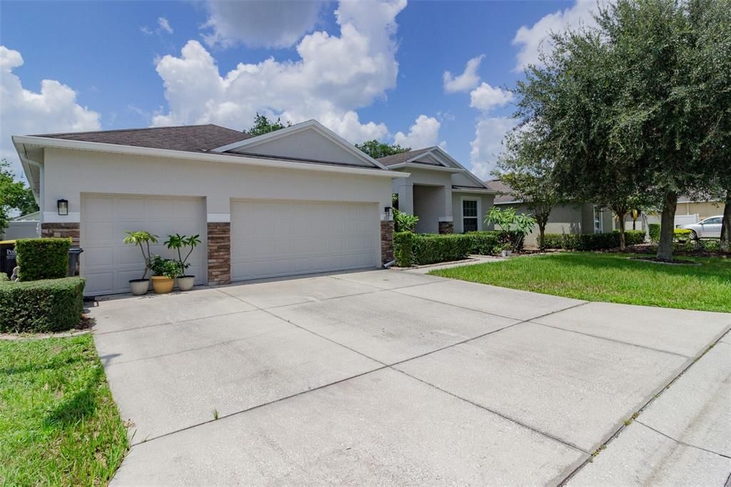 For Sale: $524,900 (4 beds, 2 baths, 2500 Square Feet)