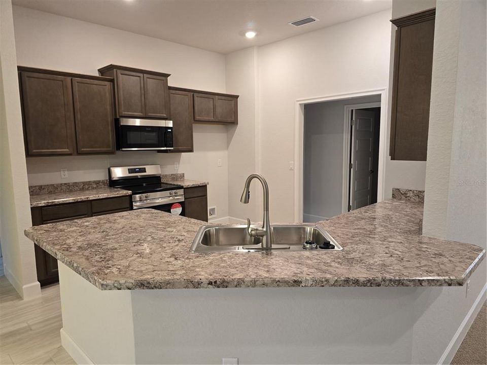 Active With Contract: $322,450 (4 beds, 3 baths, 2265 Square Feet)