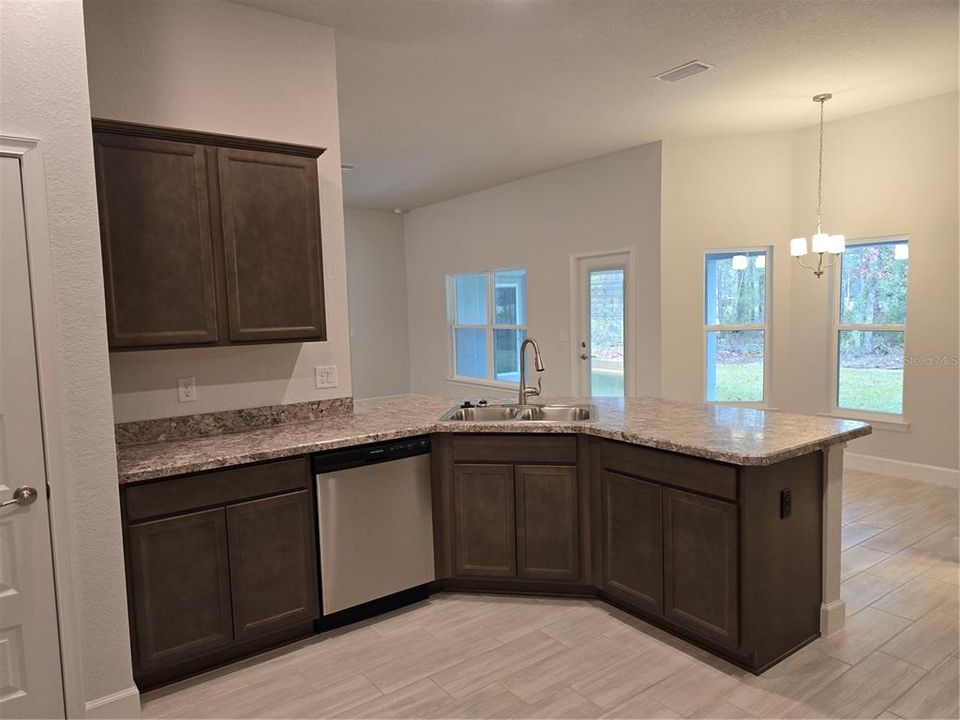 Active With Contract: $322,450 (4 beds, 3 baths, 2265 Square Feet)