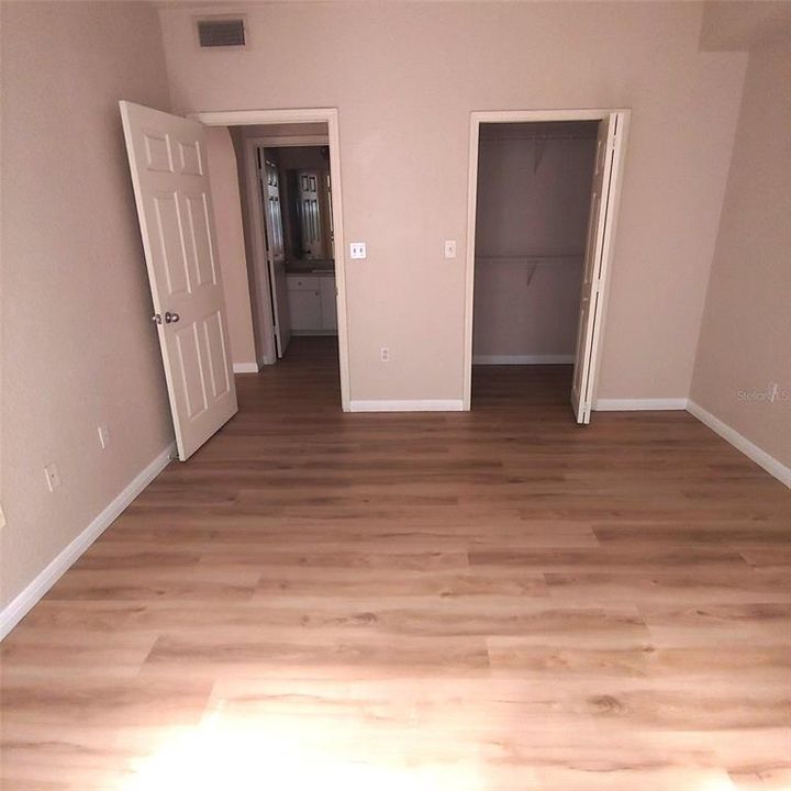 For Sale: $225,000 (1 beds, 1 baths, 927 Square Feet)