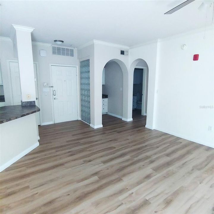 For Sale: $225,000 (1 beds, 1 baths, 927 Square Feet)