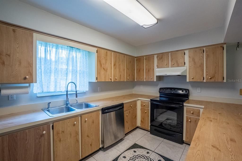 For Sale: $237,500 (2 beds, 1 baths, 1120 Square Feet)