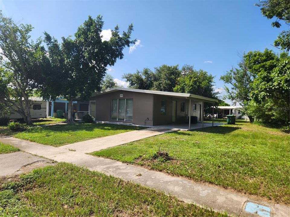 For Sale: $174,000 (2 beds, 1 baths, 851 Square Feet)