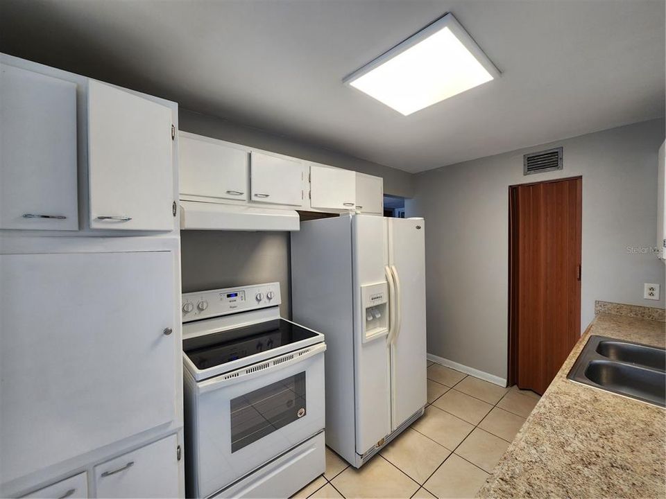 For Sale: $174,000 (2 beds, 1 baths, 851 Square Feet)