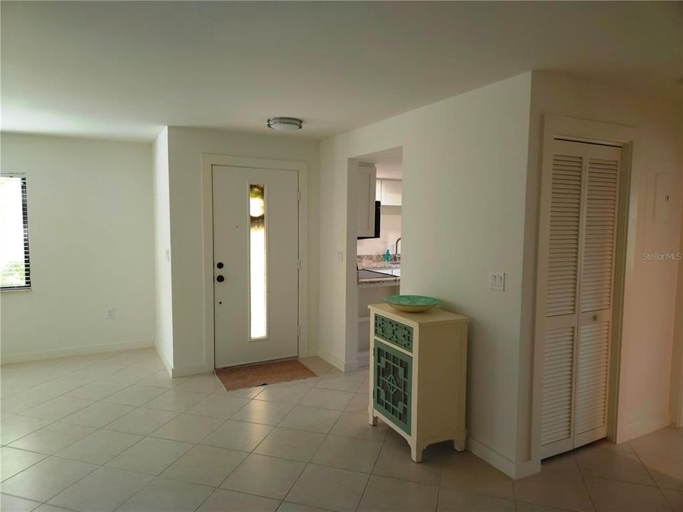 For Sale: $234,800 (2 beds, 2 baths, 1060 Square Feet)