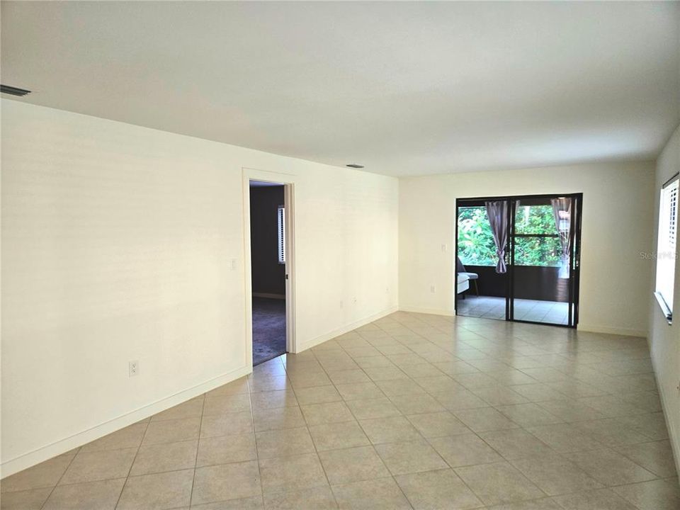 For Sale: $234,800 (2 beds, 2 baths, 1060 Square Feet)