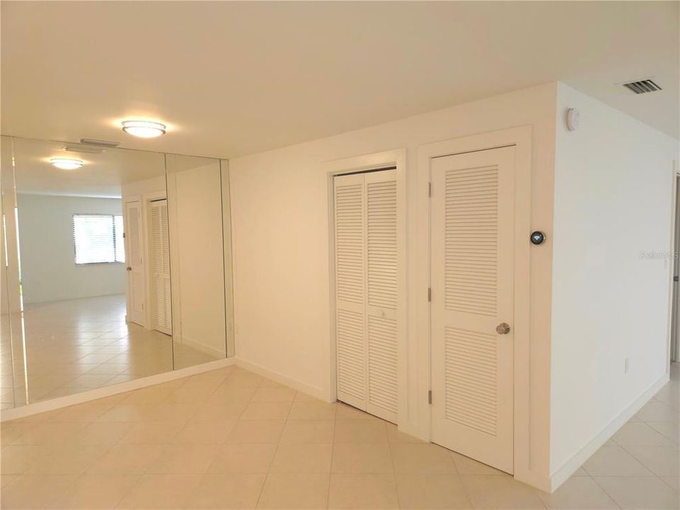 For Sale: $234,800 (2 beds, 2 baths, 1060 Square Feet)