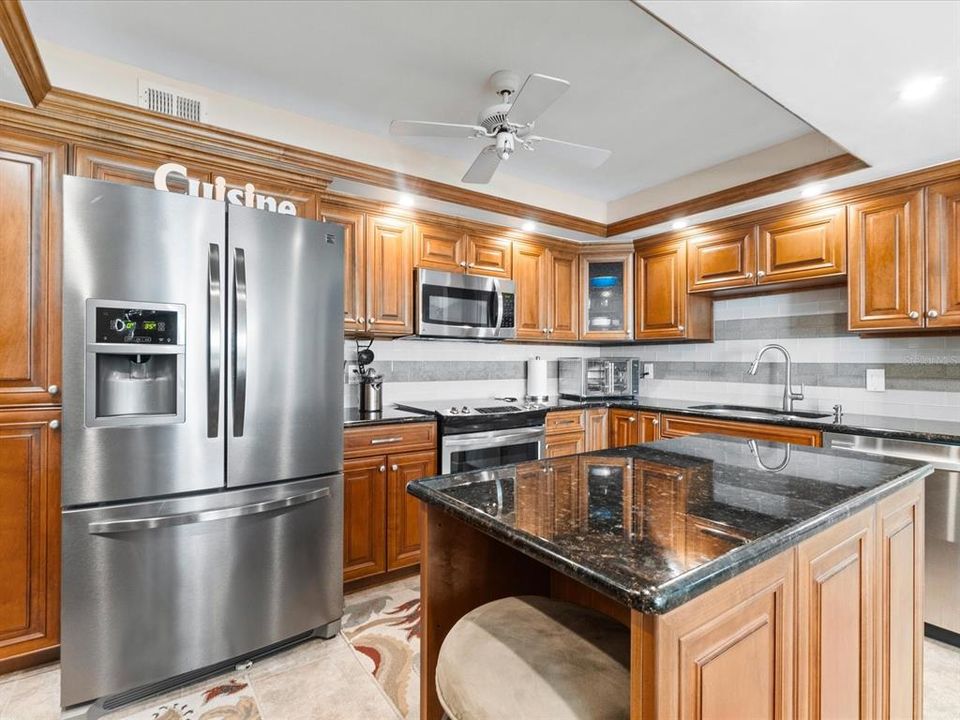 For Sale: $587,900 (2 beds, 2 baths, 1395 Square Feet)