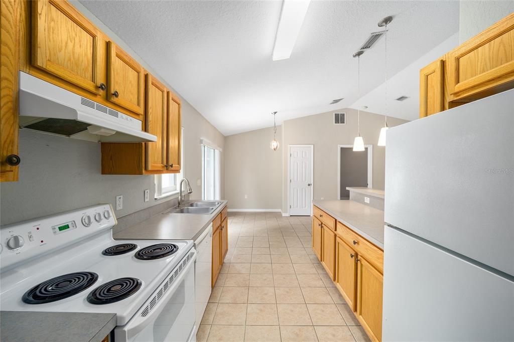 For Rent: $1,400 (2 beds, 2 baths, 1079 Square Feet)