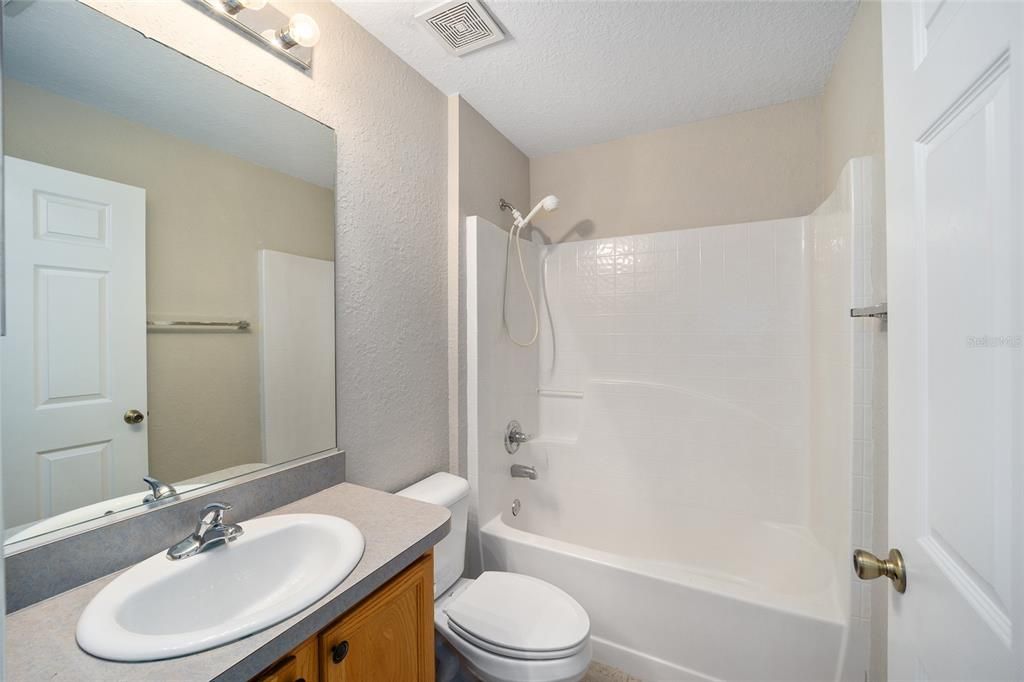 For Rent: $1,400 (2 beds, 2 baths, 1079 Square Feet)