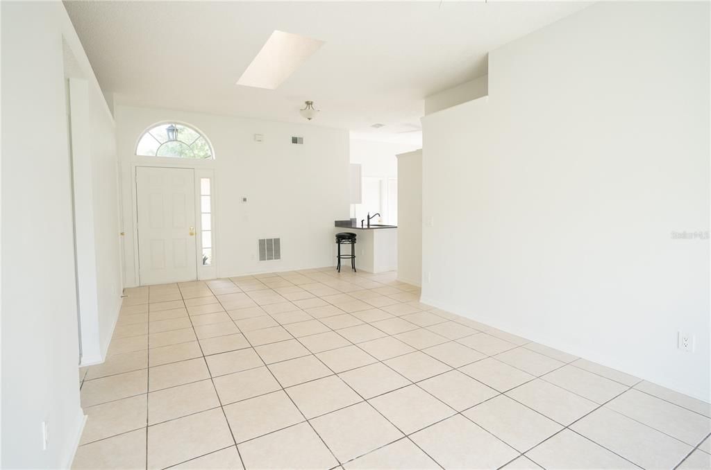 For Rent: $2,250 (3 beds, 2 baths, 1087 Square Feet)